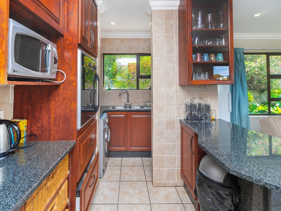 5 Bedroom Property for Sale in Caribbean Beach Club North West